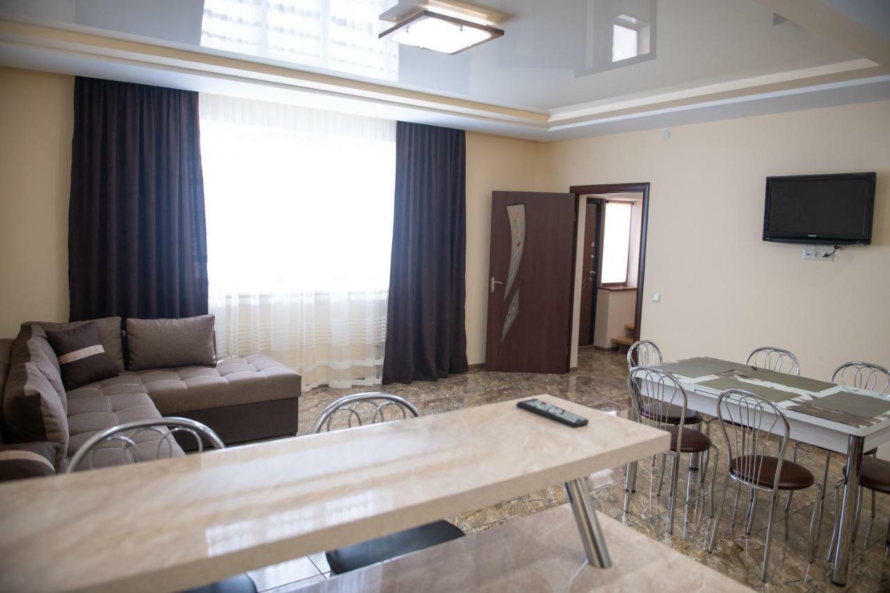 Затишна Оселя Apartment Mizhhirya  Ngoại thất bức ảnh